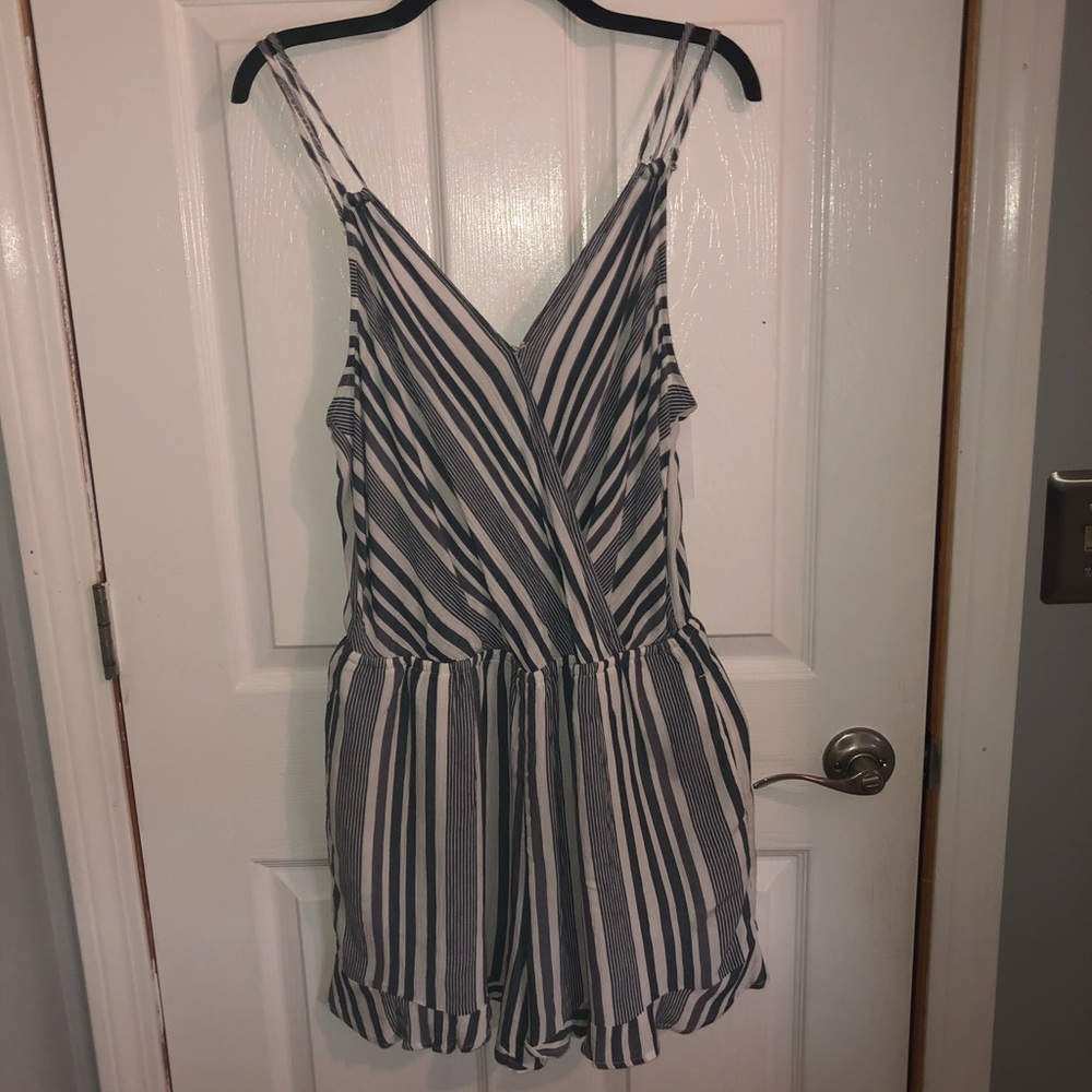 NEW AMERICAN EAGLE ROMPER